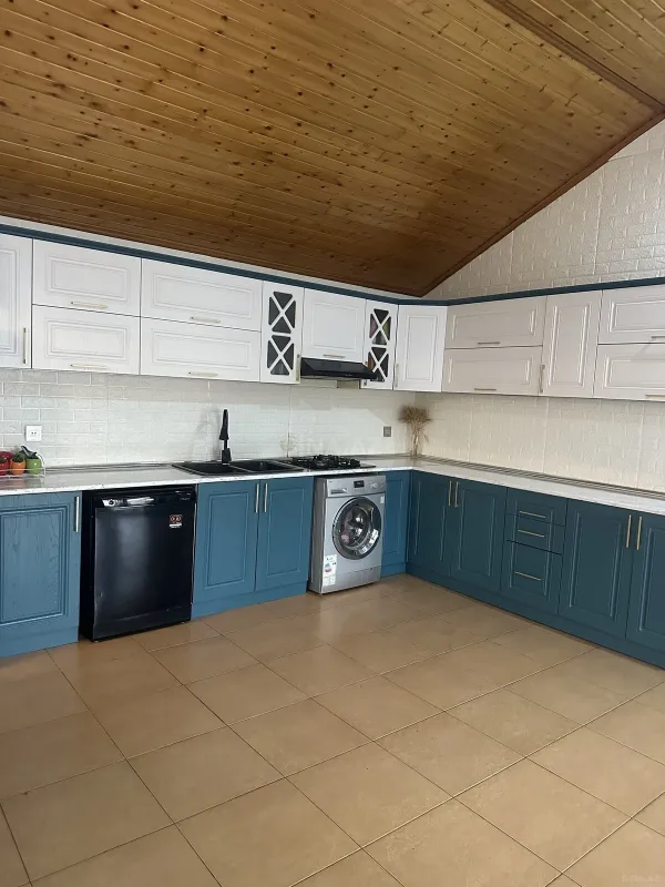 Satılır 7 otaqlı həyət evi 335 m²