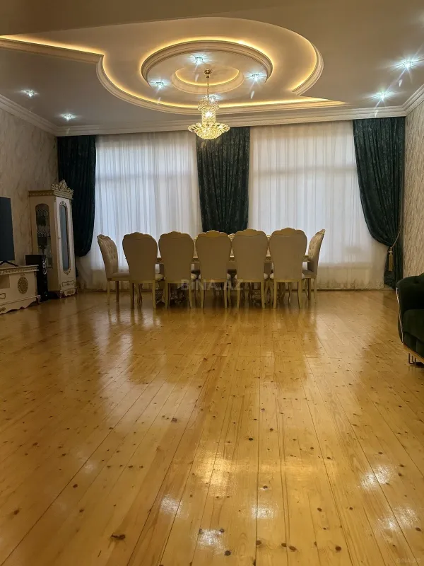 Satılır 7 otaqlı həyət evi 335 m²