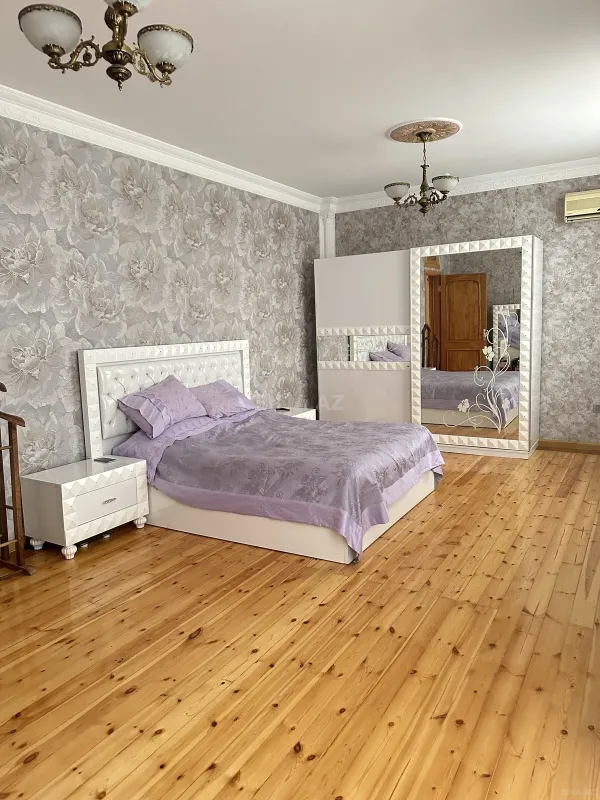 Satılır 7 otaqlı həyət evi 335 m²