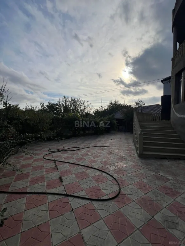 Satılır 6 otaqlı həyət evi 640 m²