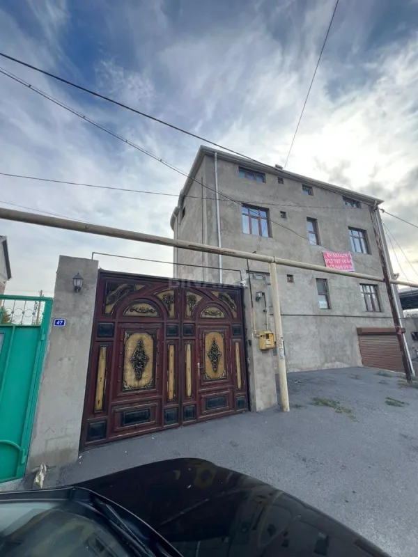 Satılır 6 otaqlı həyət evi 640 m²