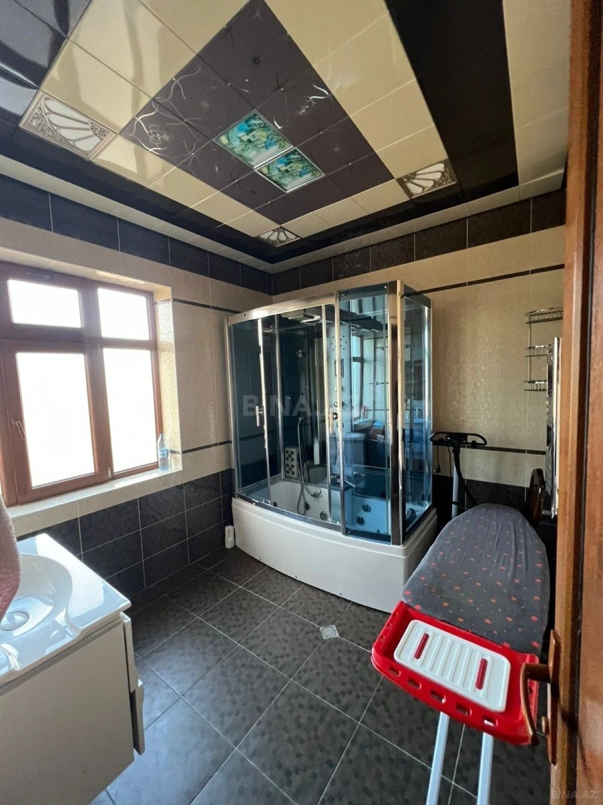 Satılır 6 otaqlı həyət evi 640 m²