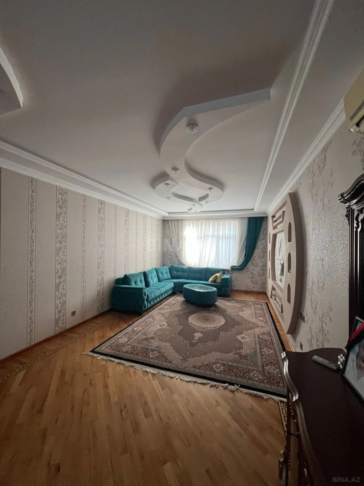 Satılır 6 otaqlı həyət evi 640 m²