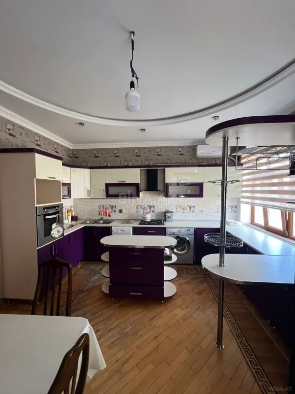 Satılır 6 otaqlı həyət evi 640 m²