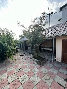 Satılır 6 otaqlı həyət evi 640 m²