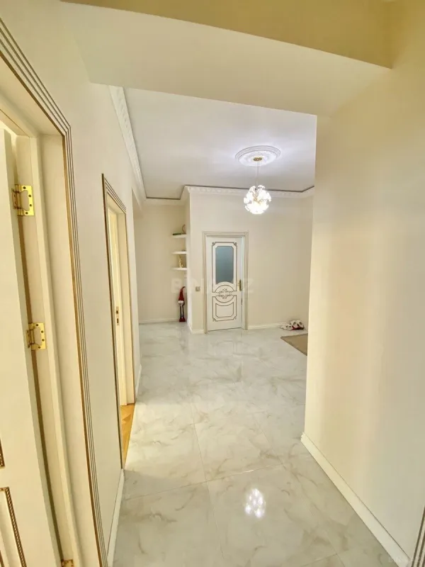 Satılır 3 otaqlı mənzil 110 m²