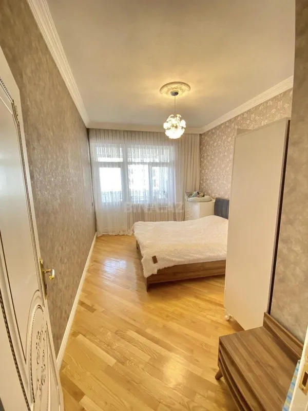 Satılır 3 otaqlı mənzil 110 m²