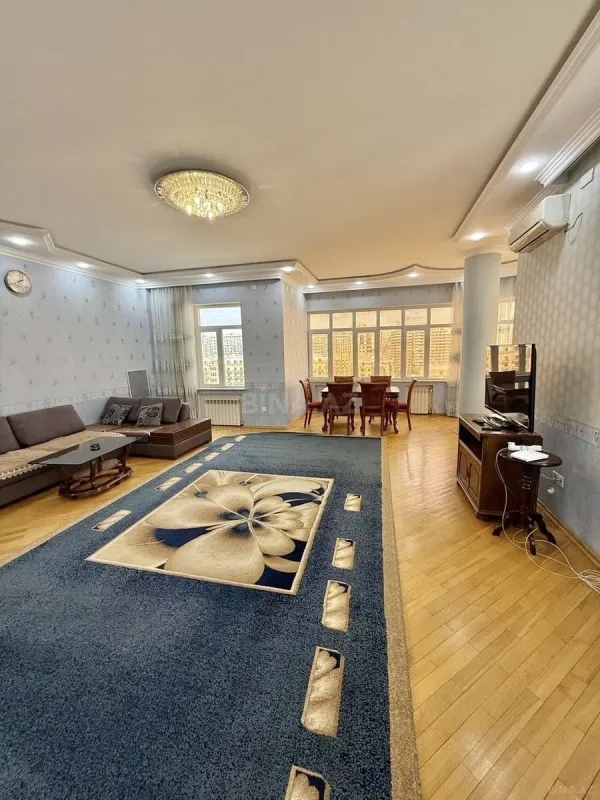 Satılır 3 otaqlı mənzil 150 m²