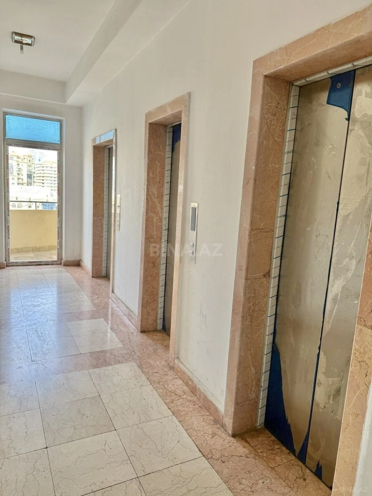 Satılır 3 otaqlı mənzil 150 m²