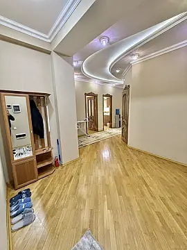 Satılır 3 otaqlı mənzil 150 m²
