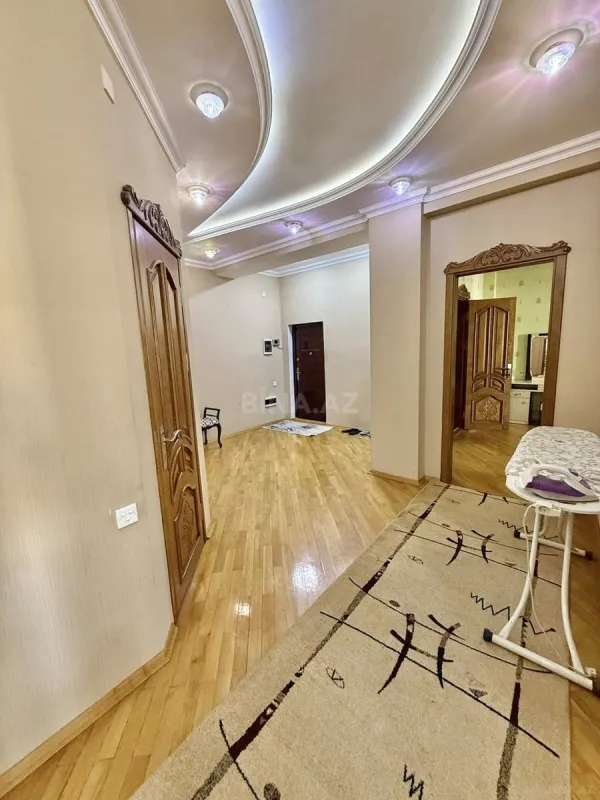 Satılır 3 otaqlı mənzil 150 m²