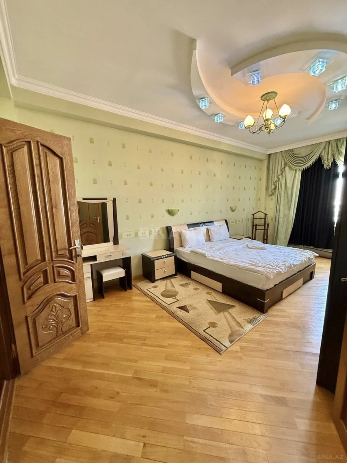 Satılır 3 otaqlı mənzil 150 m²