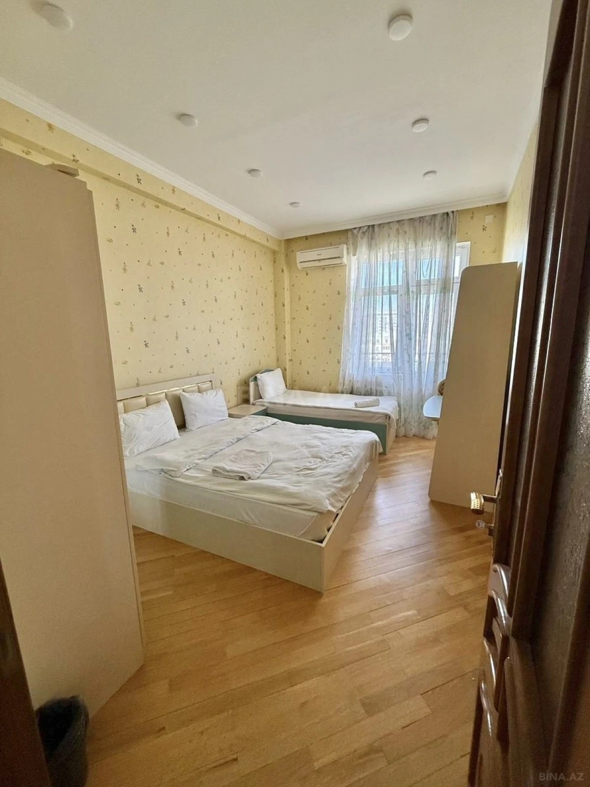 Satılır 3 otaqlı mənzil 150 m²