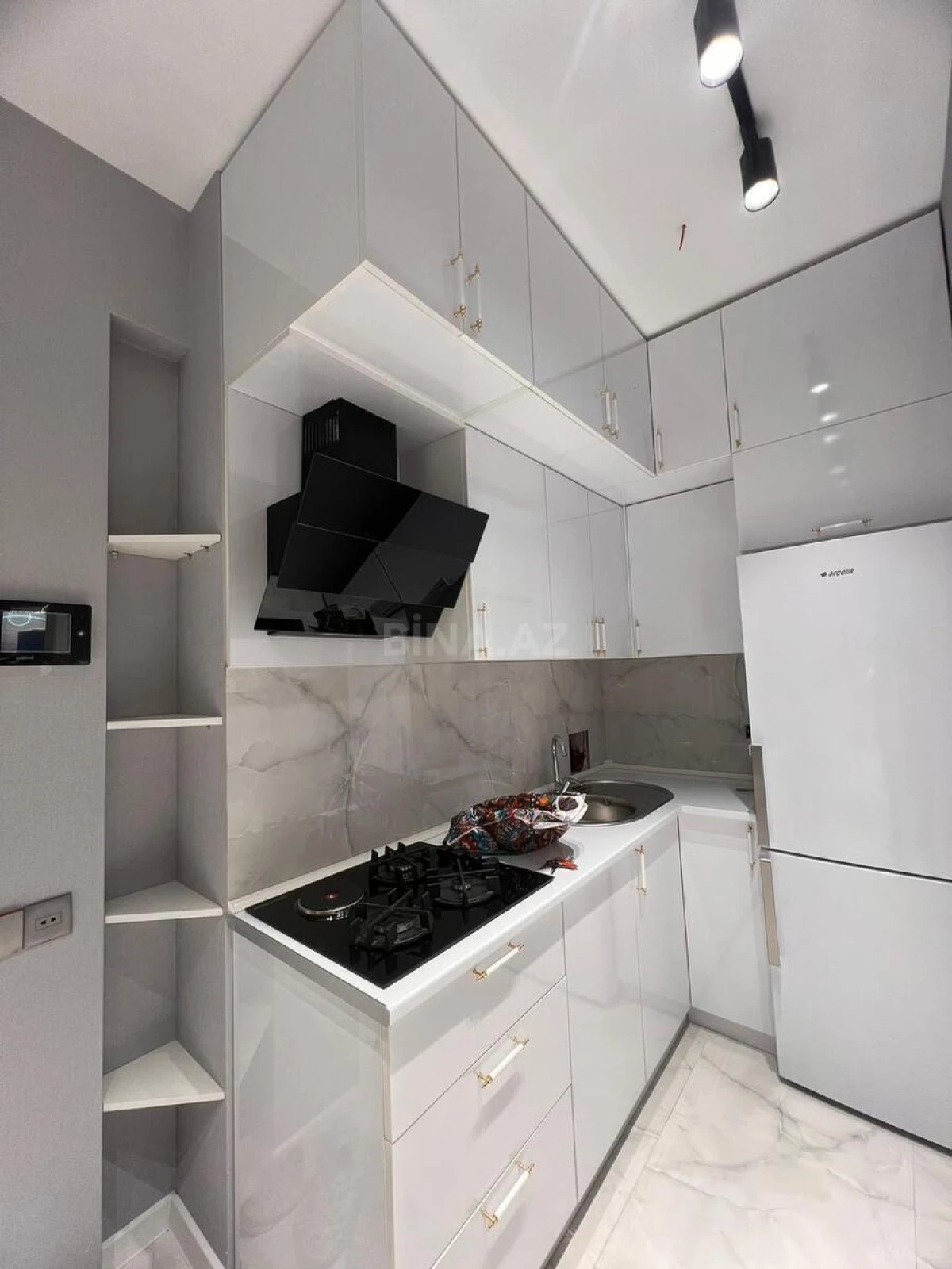Satılır 2 otaqlı mənzil 68 m²