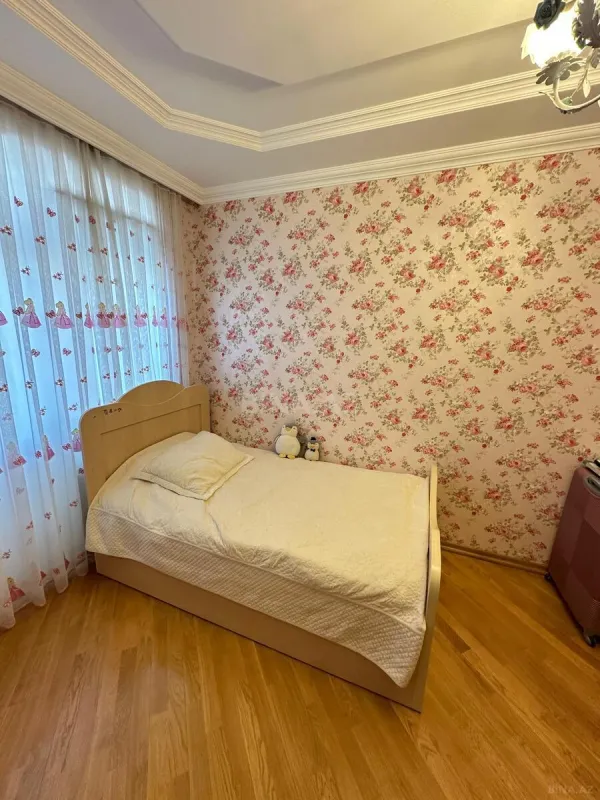 Satılır 3 otaqlı mənzil 128 m²