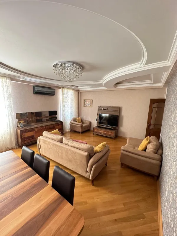 Satılır 3 otaqlı mənzil 128 m²