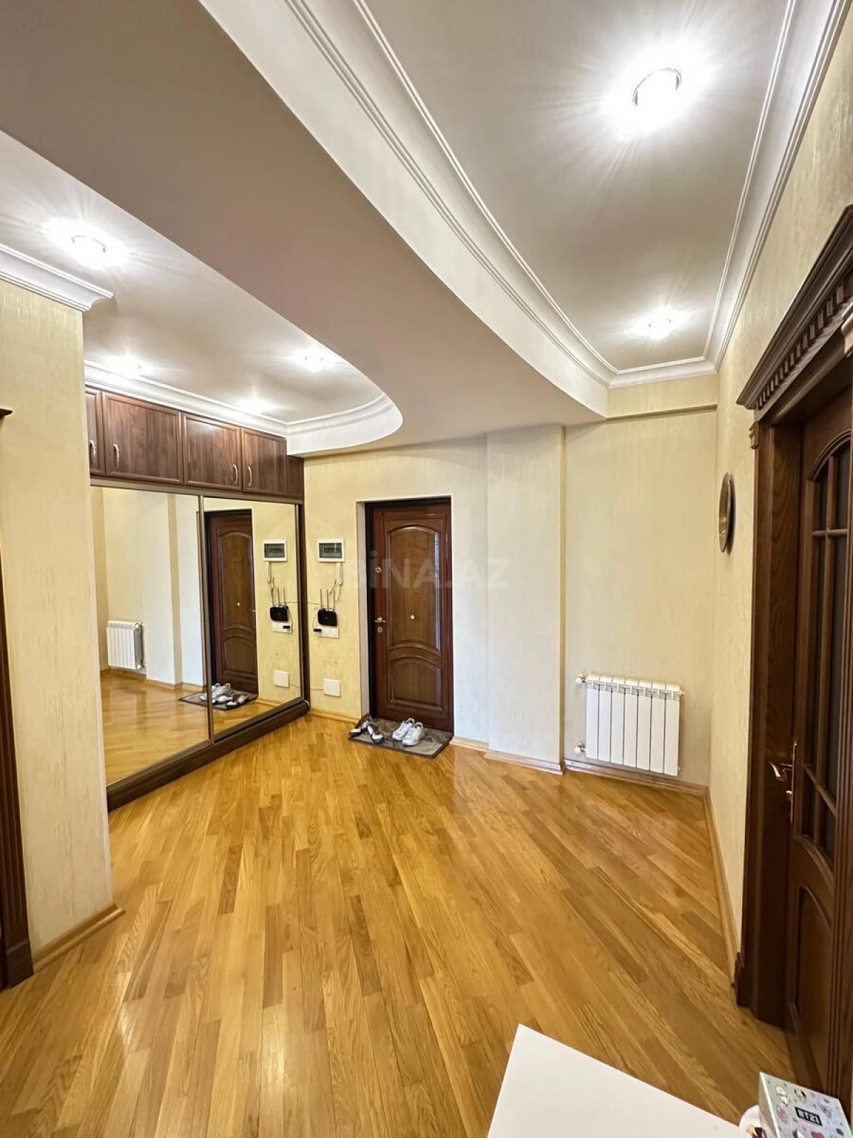Satılır 3 otaqlı mənzil 128 m²