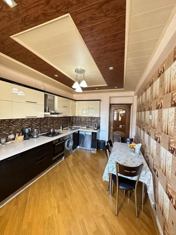 Satılır 3 otaqlı mənzil 128 m²