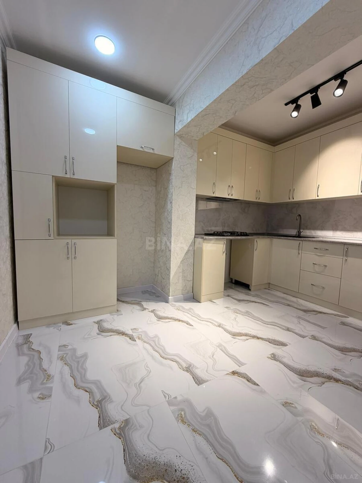 Satılır 3 otaqlı mənzil 82 m²