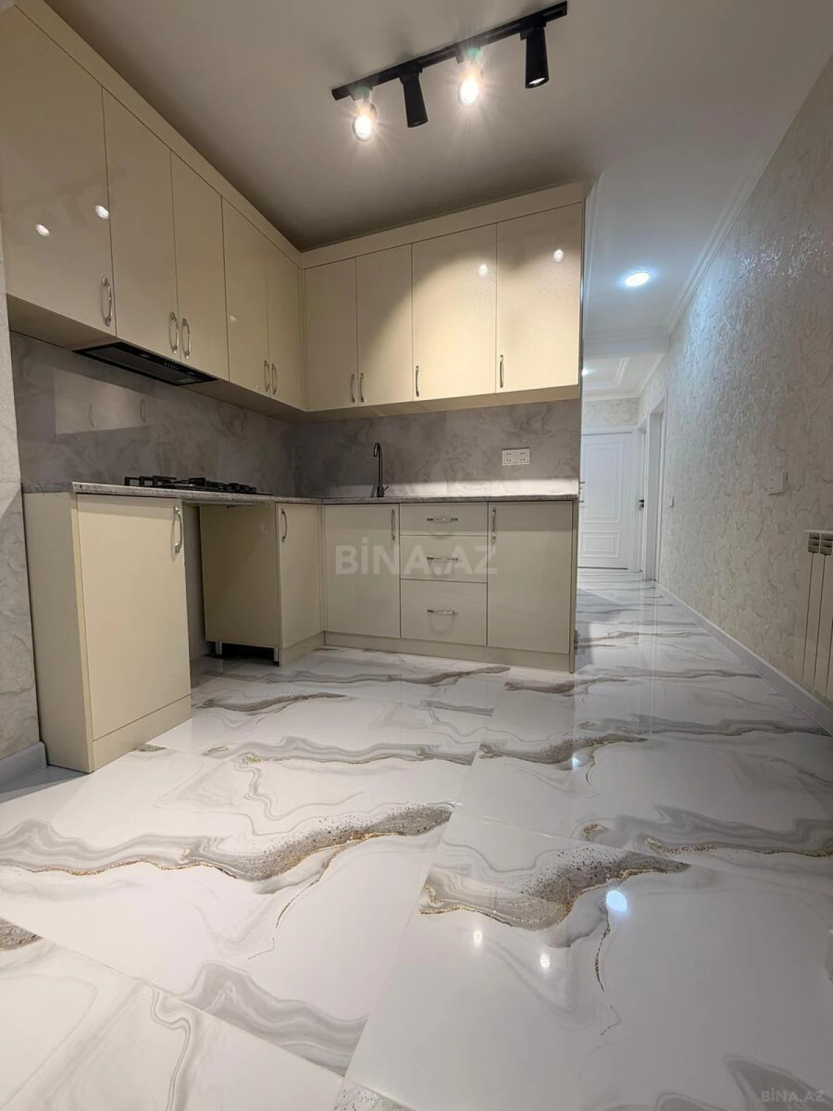 Satılır 3 otaqlı mənzil 82 m²