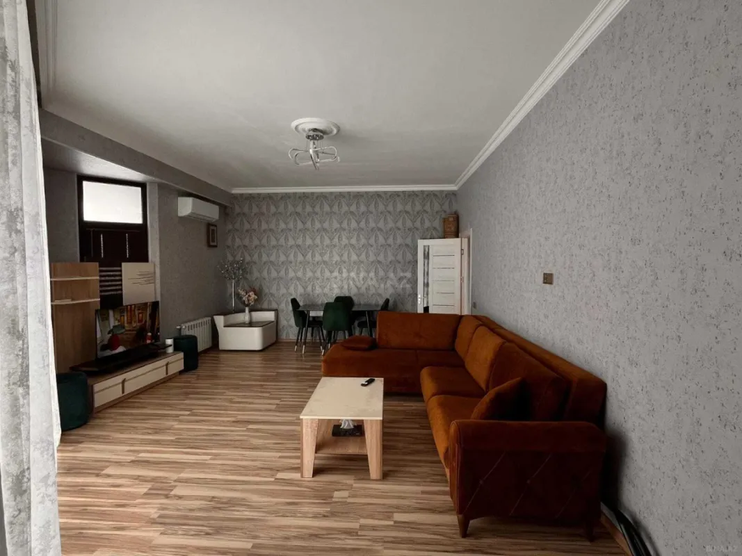 Kirayə verilir 2 otaqlı mənzil 85 m²