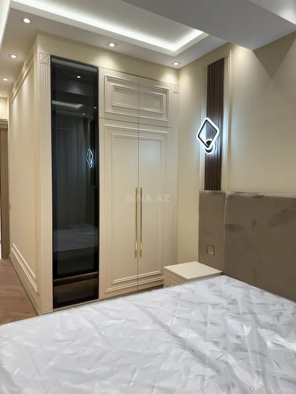 Kirayə verilir 4 otaqlı mənzil 140 m²