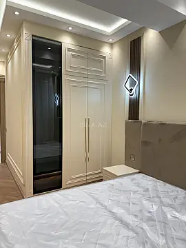 Kirayə verilir 4 otaqlı mənzil 140 m²