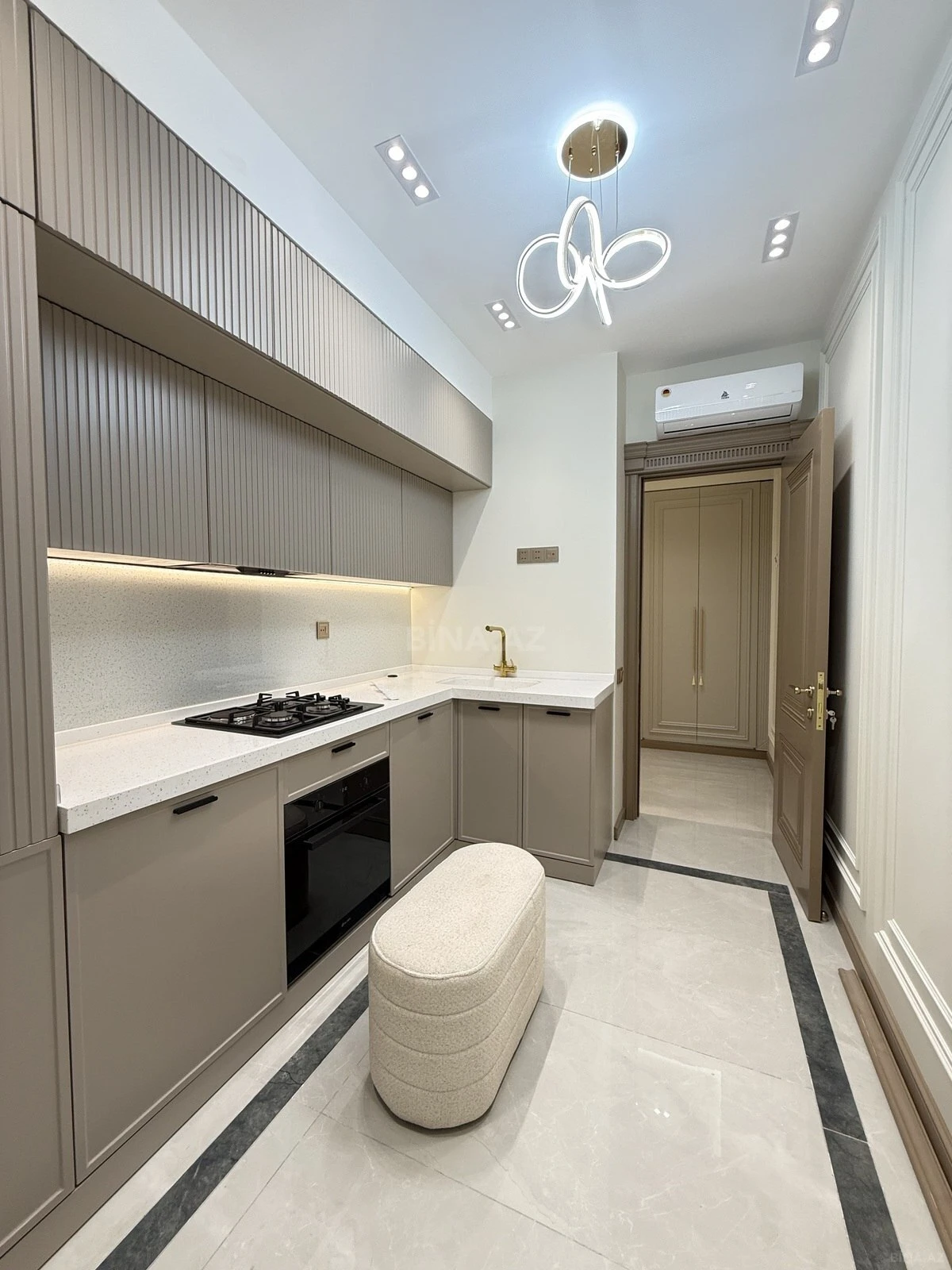 Kirayə verilir 4 otaqlı mənzil 140 m²