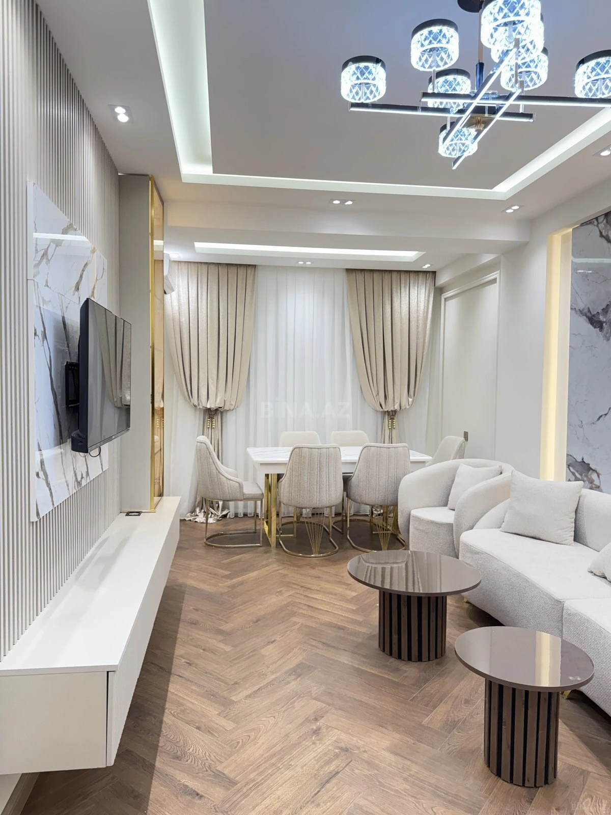 Kirayə verilir 4 otaqlı mənzil 140 m²