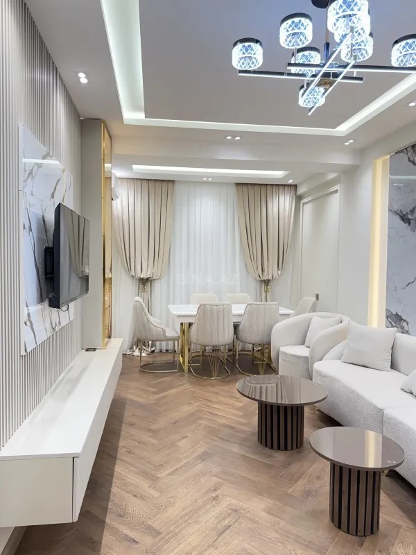 Kirayə verilir 4 otaqlı mənzil 140 m²