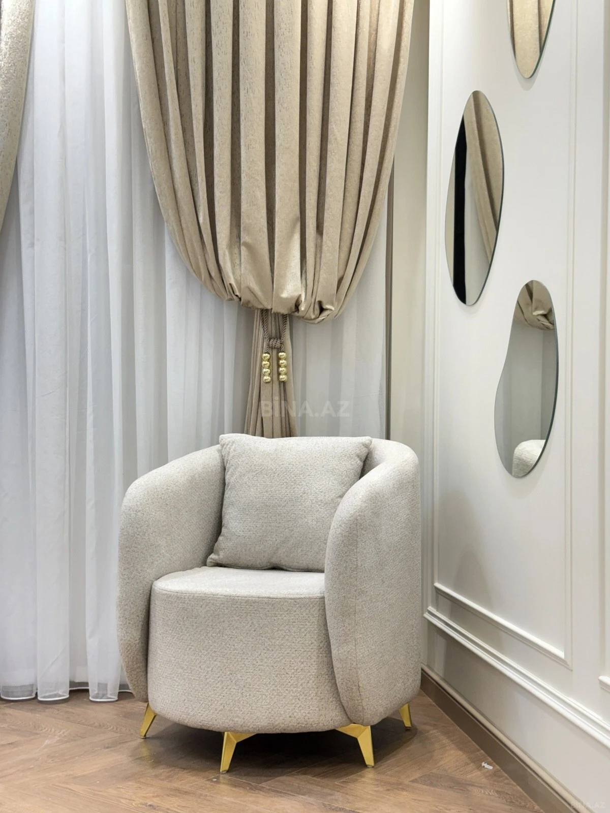 Kirayə verilir 4 otaqlı mənzil 140 m²