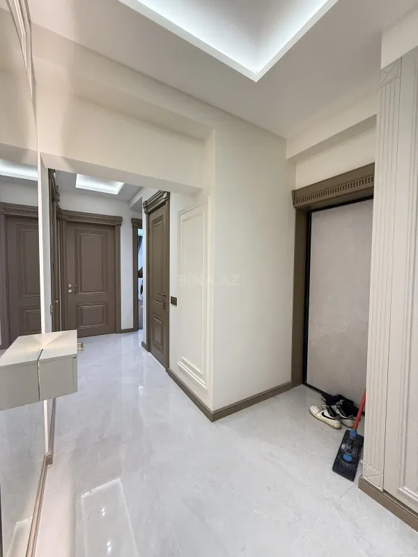 Kirayə verilir 4 otaqlı mənzil 140 m²