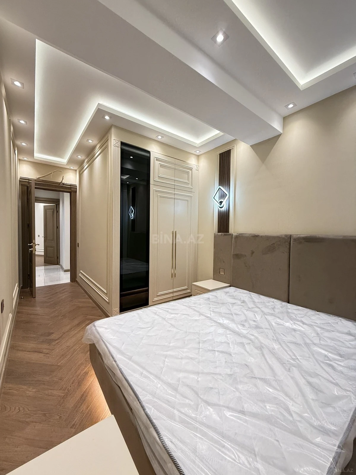 Kirayə verilir 4 otaqlı mənzil 140 m²