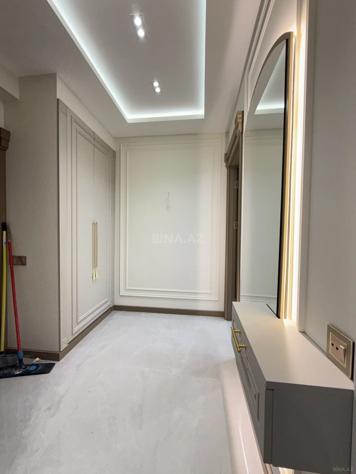 Kirayə verilir 4 otaqlı mənzil 140 m²