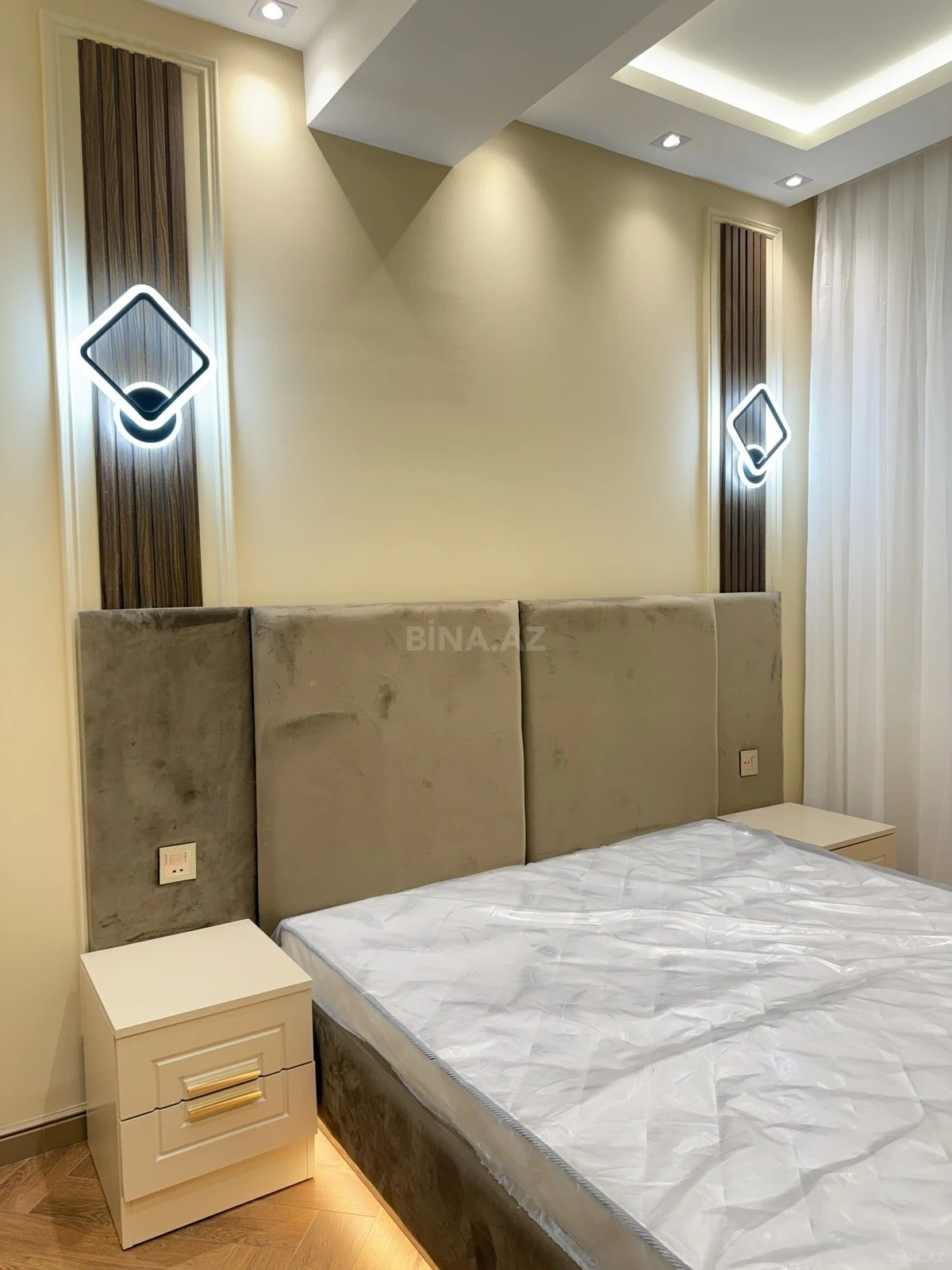 Kirayə verilir 4 otaqlı mənzil 140 m²