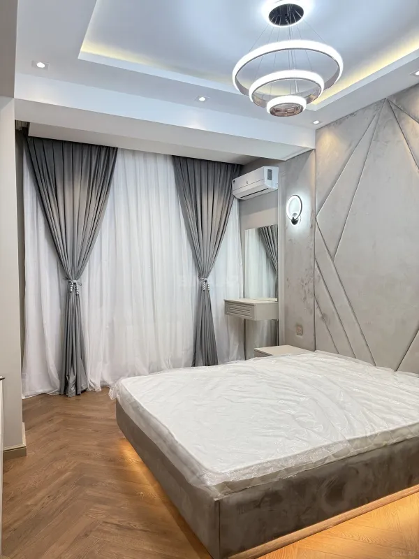 Kirayə verilir 4 otaqlı mənzil 140 m²