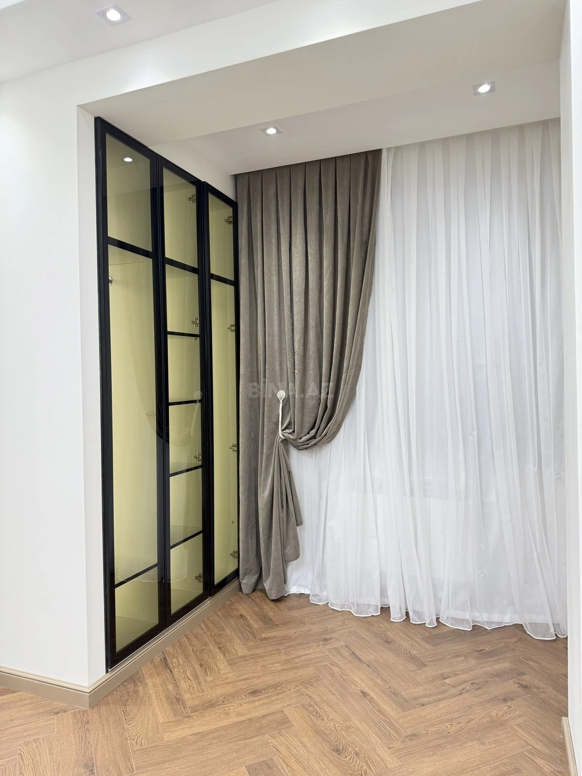 Kirayə verilir 4 otaqlı mənzil 140 m²