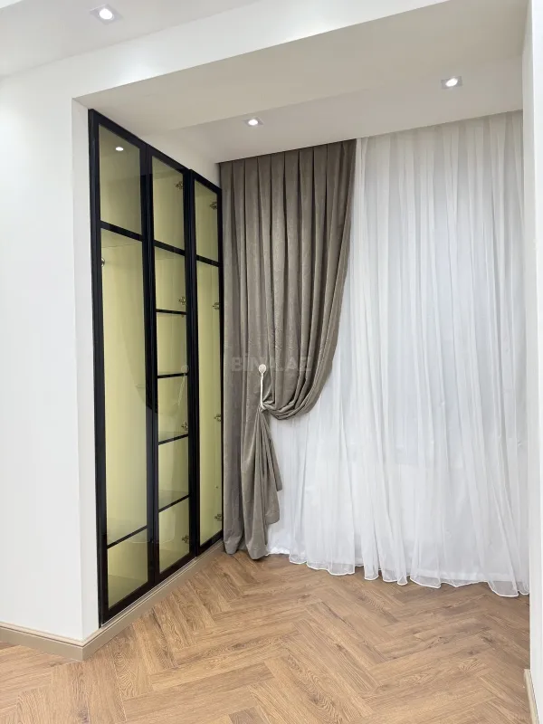 Kirayə verilir 4 otaqlı mənzil 140 m²