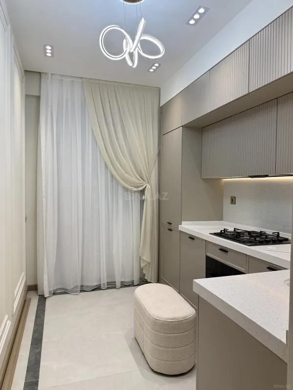 Kirayə verilir 4 otaqlı mənzil 140 m²