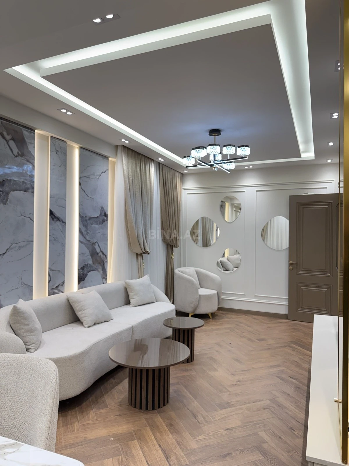 Kirayə verilir 4 otaqlı mənzil 140 m²