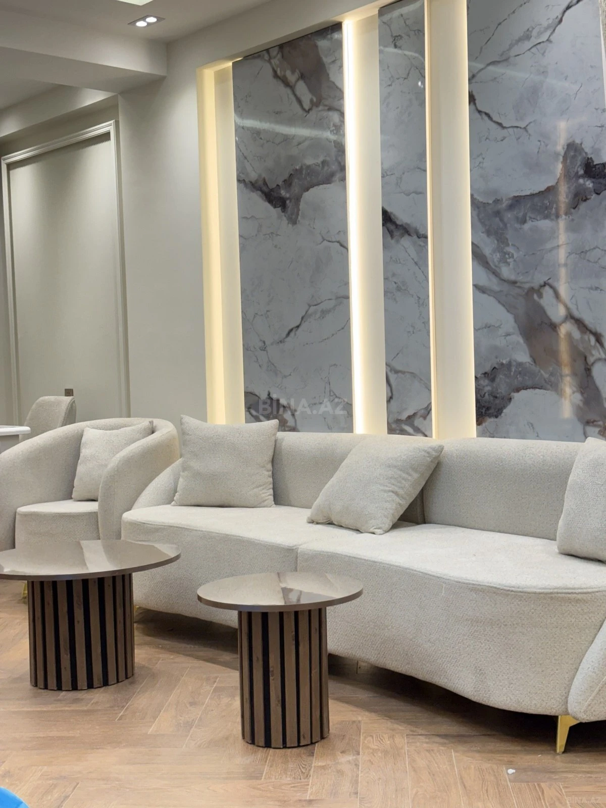 Kirayə verilir 4 otaqlı mənzil 140 m²