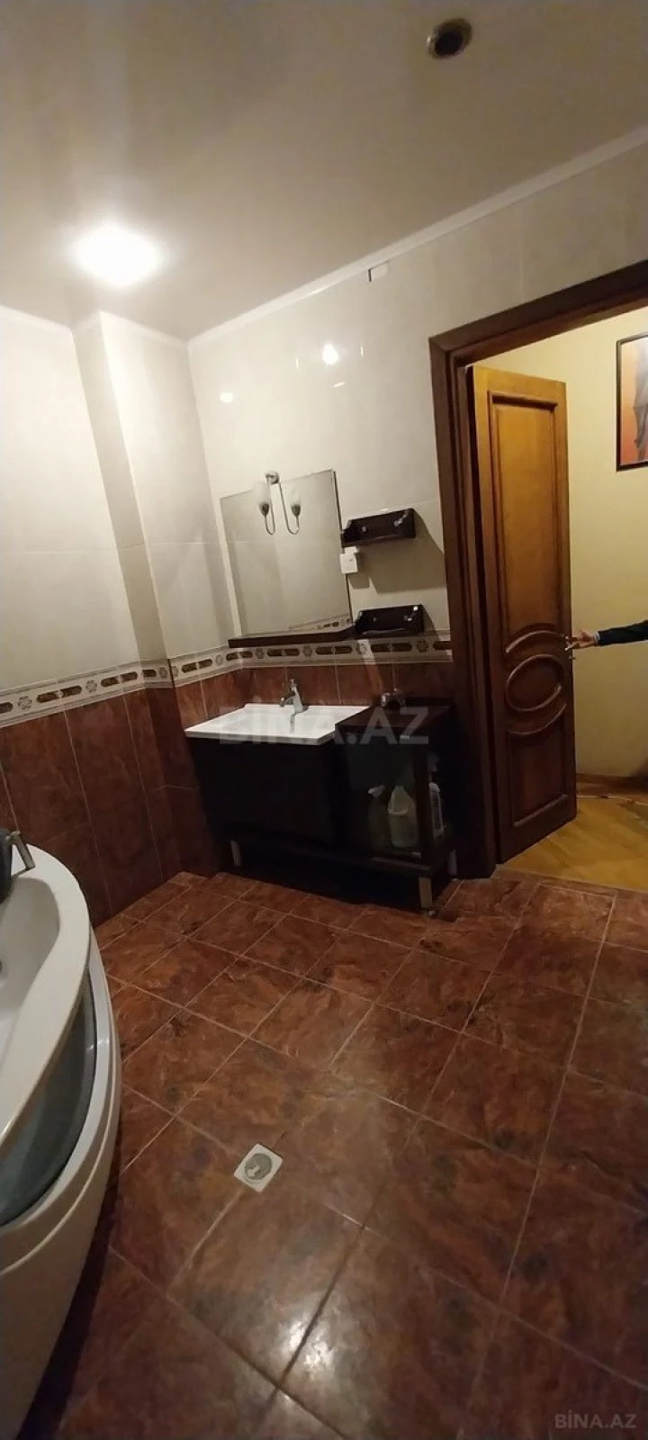 Satılır 3 otaqlı mənzil 124 m²