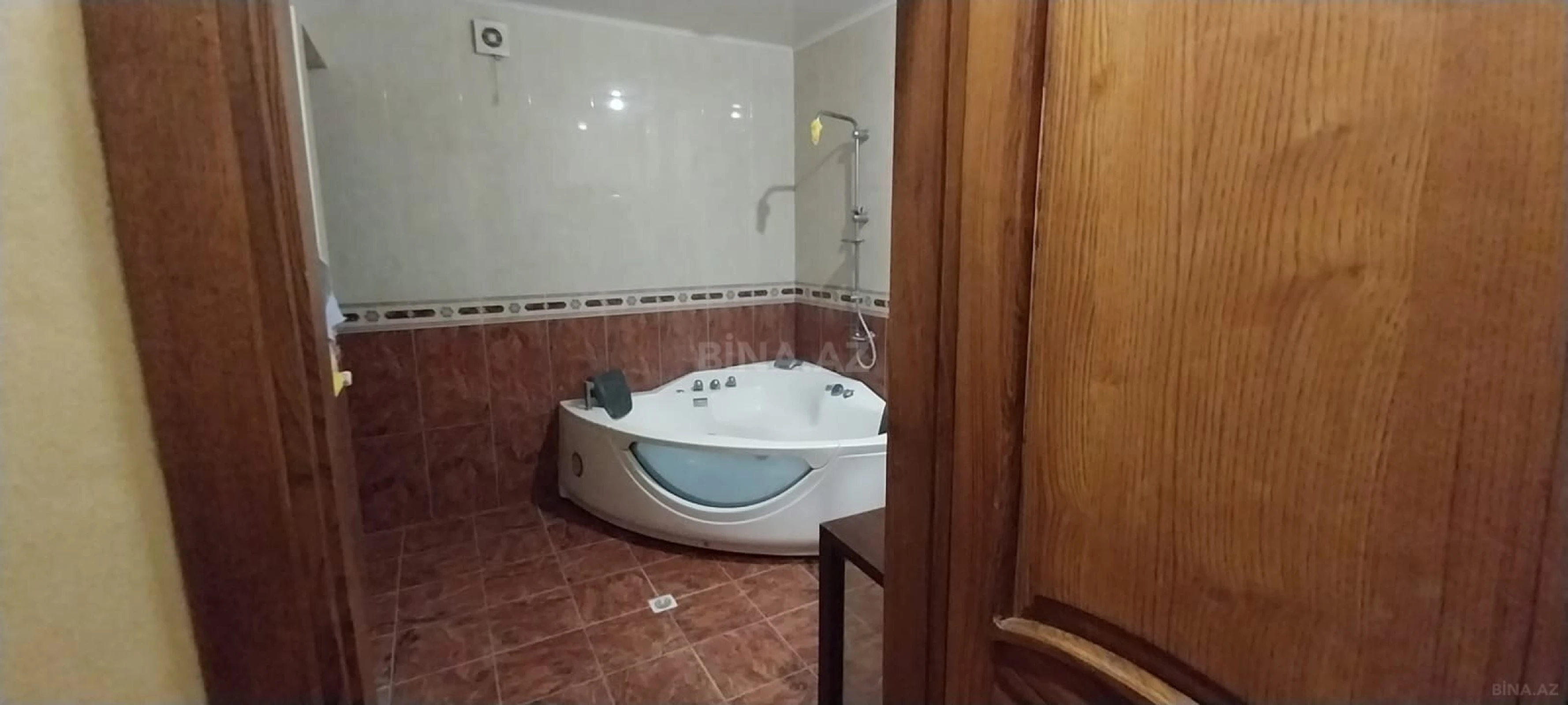 Satılır 3 otaqlı mənzil 124 m²