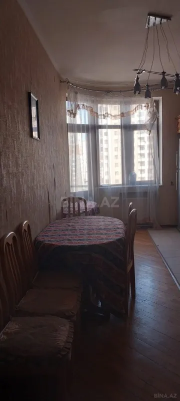 Satılır 3 otaqlı mənzil 124 m²
