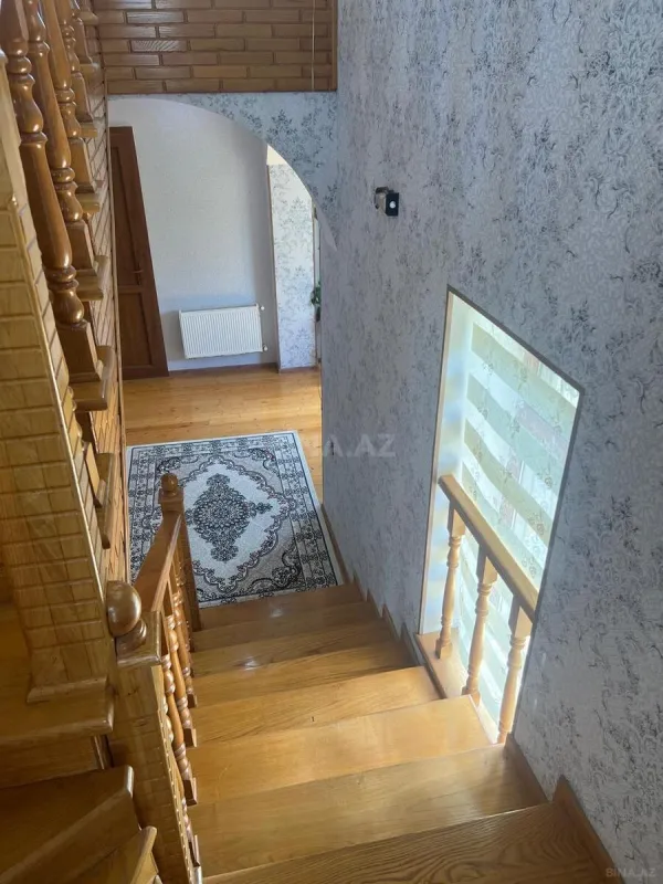 Satılır 6 otaqlı həyət evi 250 m²