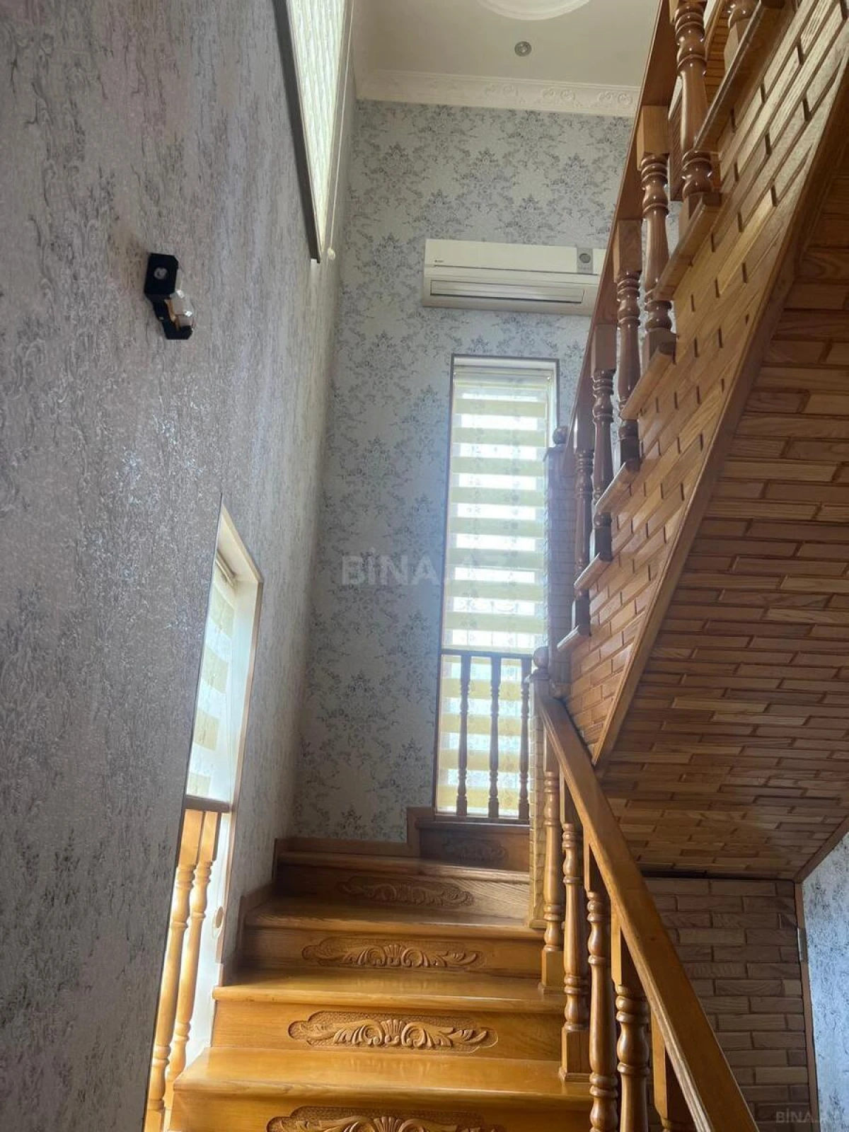 Satılır 6 otaqlı həyət evi 250 m²