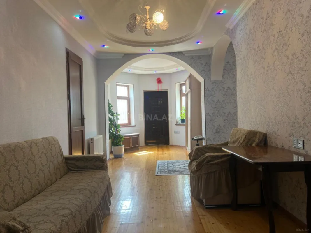 Satılır 6 otaqlı həyət evi 250 m²
