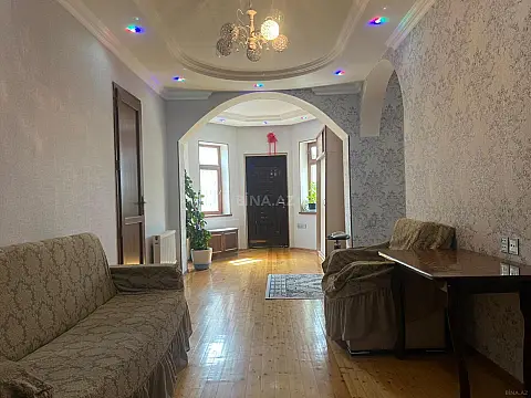 Satılır 6 otaqlı həyət evi 250 m²