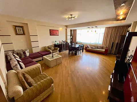 Kirayə verilir 3 otaqlı mənzil 148 m²