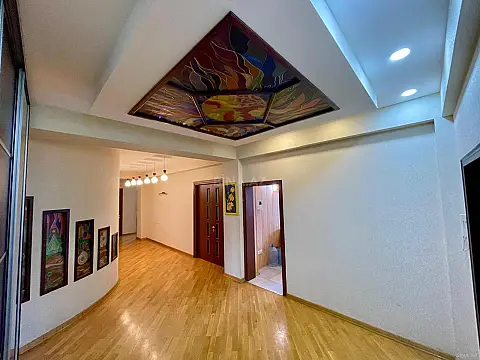 Kirayə verilir 3 otaqlı mənzil 148 m²